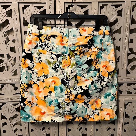 🌾HOST PICK🌾 CROFT & BARROW PEACH ORANGE & MULTICOLOR ACCENTS MINI SKORT - Picture 3 of 5